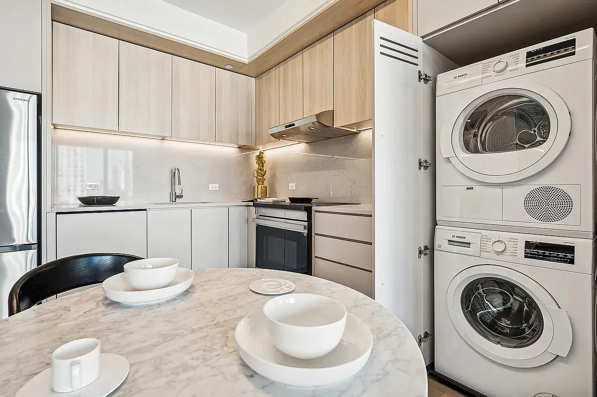17 Hanover Place — Photo 1