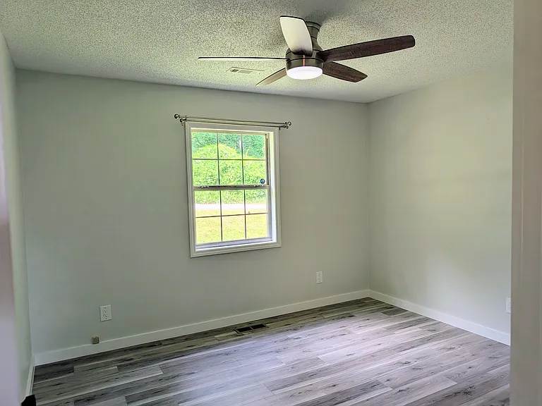 130 Hillside Dr — Photo 29