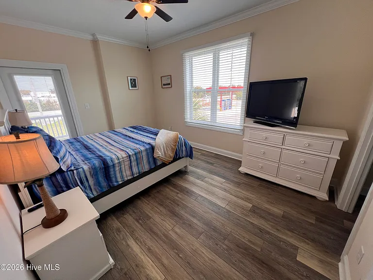 3307 Emerald Dr #EAST — Photo 12
