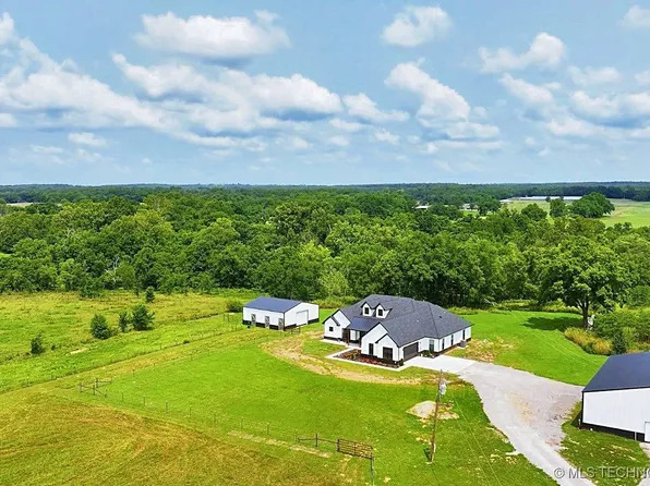 17204 E Red Fuller Rd, Tahlequah, OK 74464