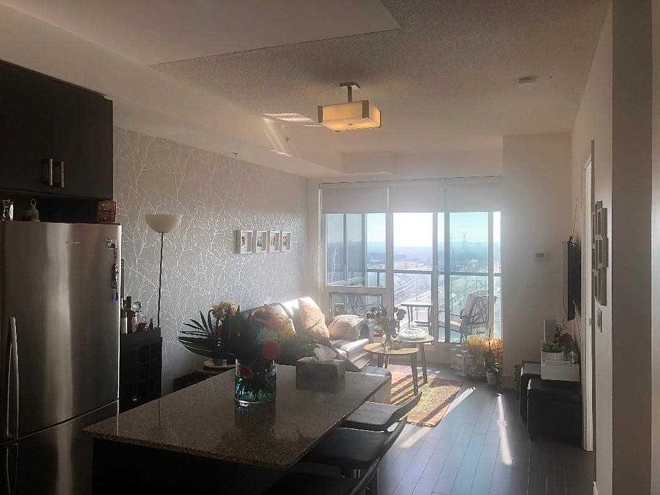 2nd image of 9088 Yonge St #1109