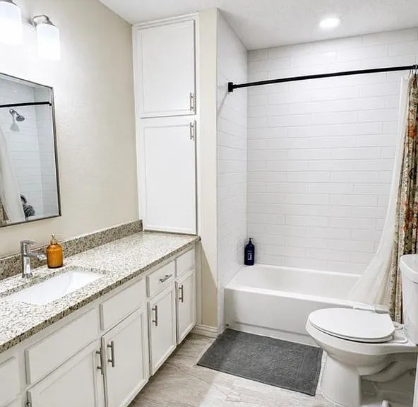 22733 Creekwood Dr — Photo 2