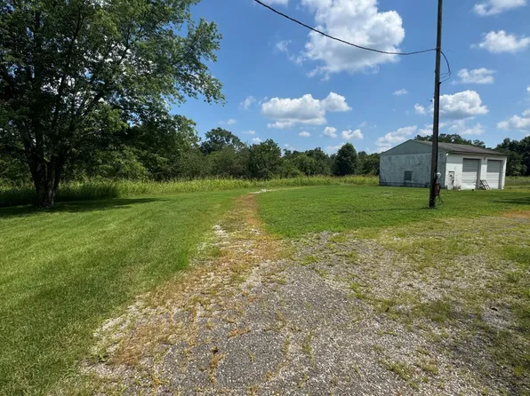 13111 Meadowlawn Dr, Louisville, KY 40272
