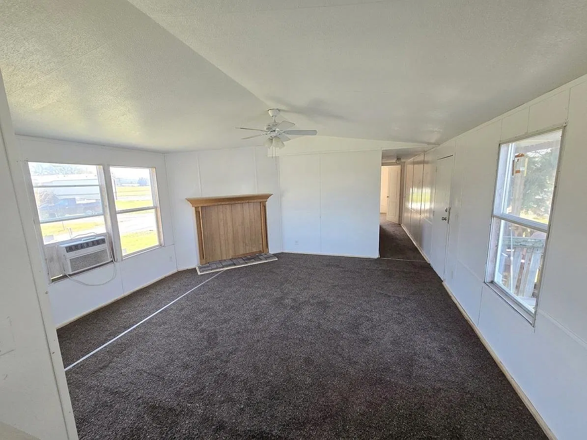 3 bed, 1000 sqft, $1,035 — Photo 2