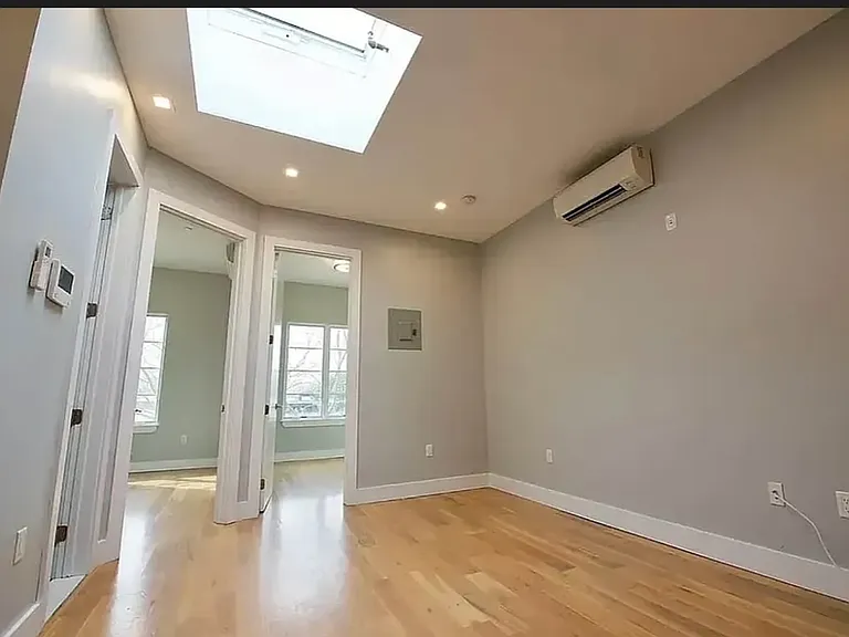 1062 Halsey St #3B — Photo 9