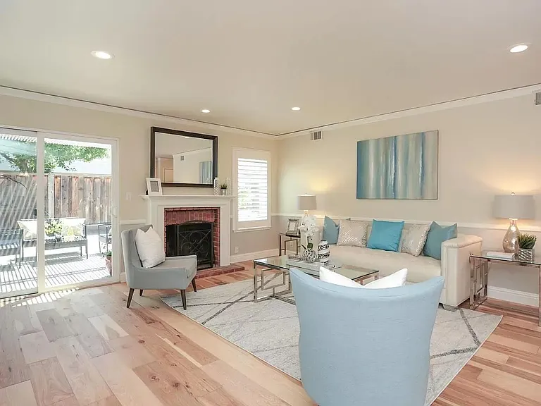 1127 Blythe St — Photo 9