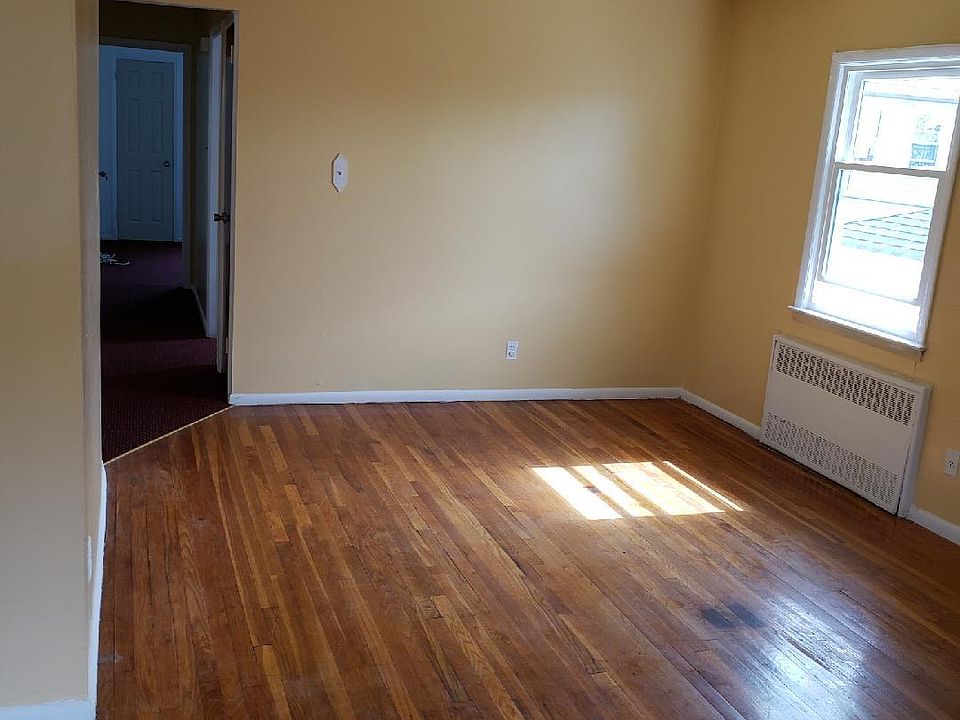 2nd image of 310 Beach 32nd St