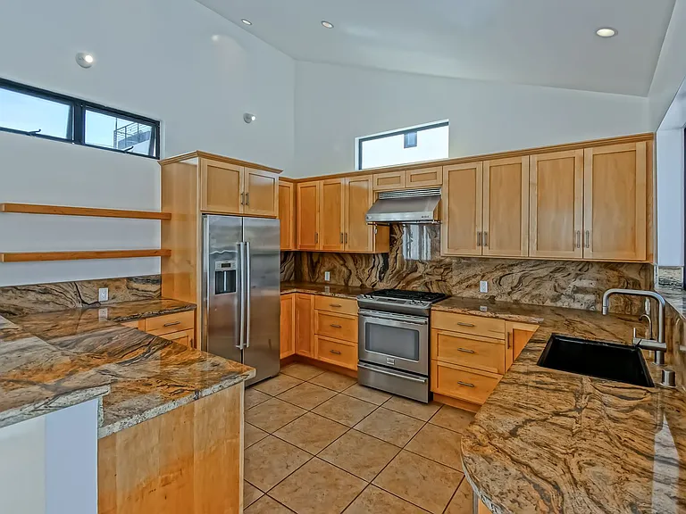522 Grand Blvd — Photo 10