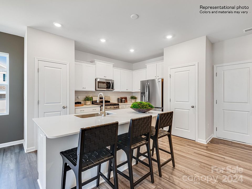 1st image of 9866 Old Garden Cir #722