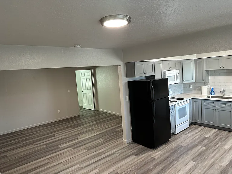 424 Frontage Rd #2 — Photo 5