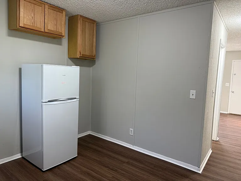 2303 Burns St — Photo 7