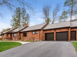 4 Whitehill Dr, West Hartford, CT 06117