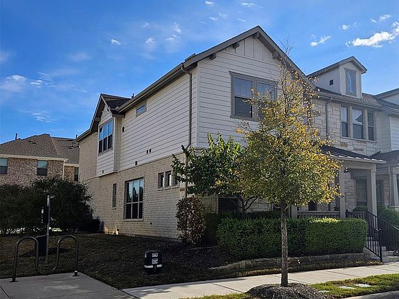 End unit provides abundant light