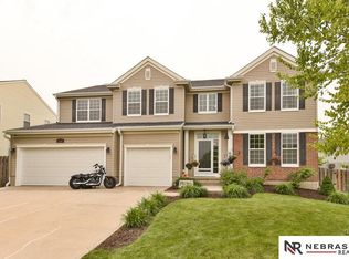 2340 Big Sky Dr, Papillion, NE 68046