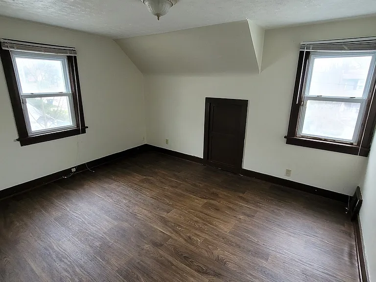 1213 Herman Ave — Photo 8
