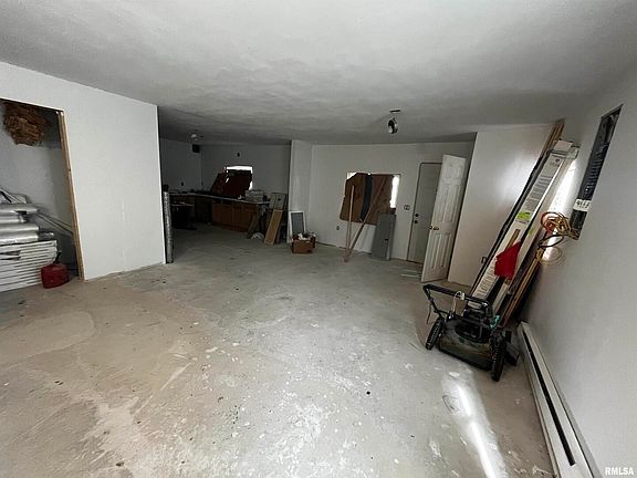 5th image of 303 N Shelby Ave