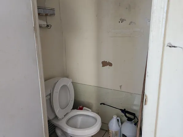 72-11 Burchell Avenue image 10 of 15