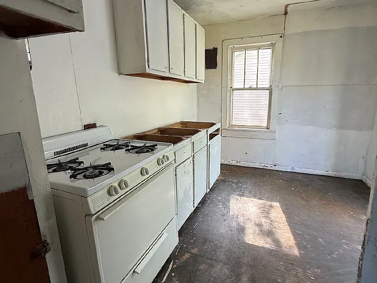 1700 W Grand Ave — Photo 6