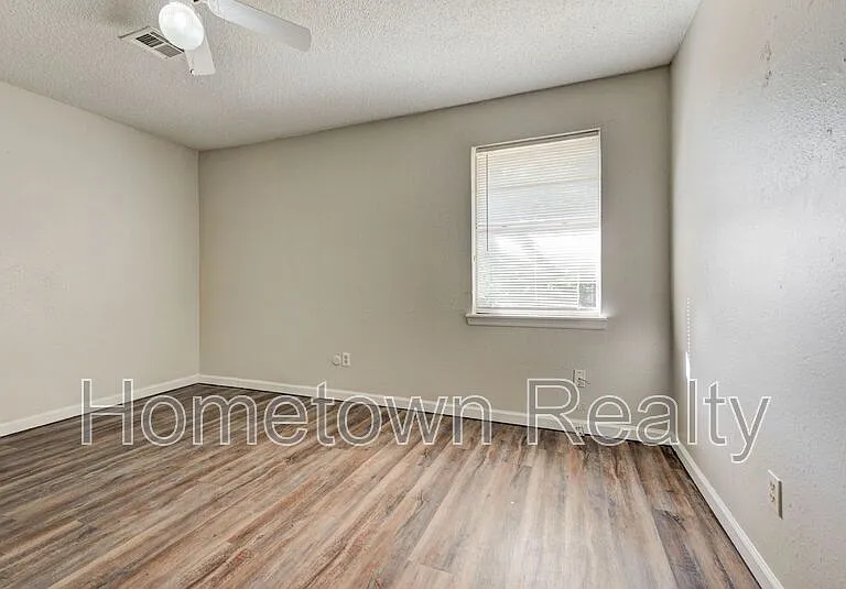 208 W Shadywood Dr — Photo 19