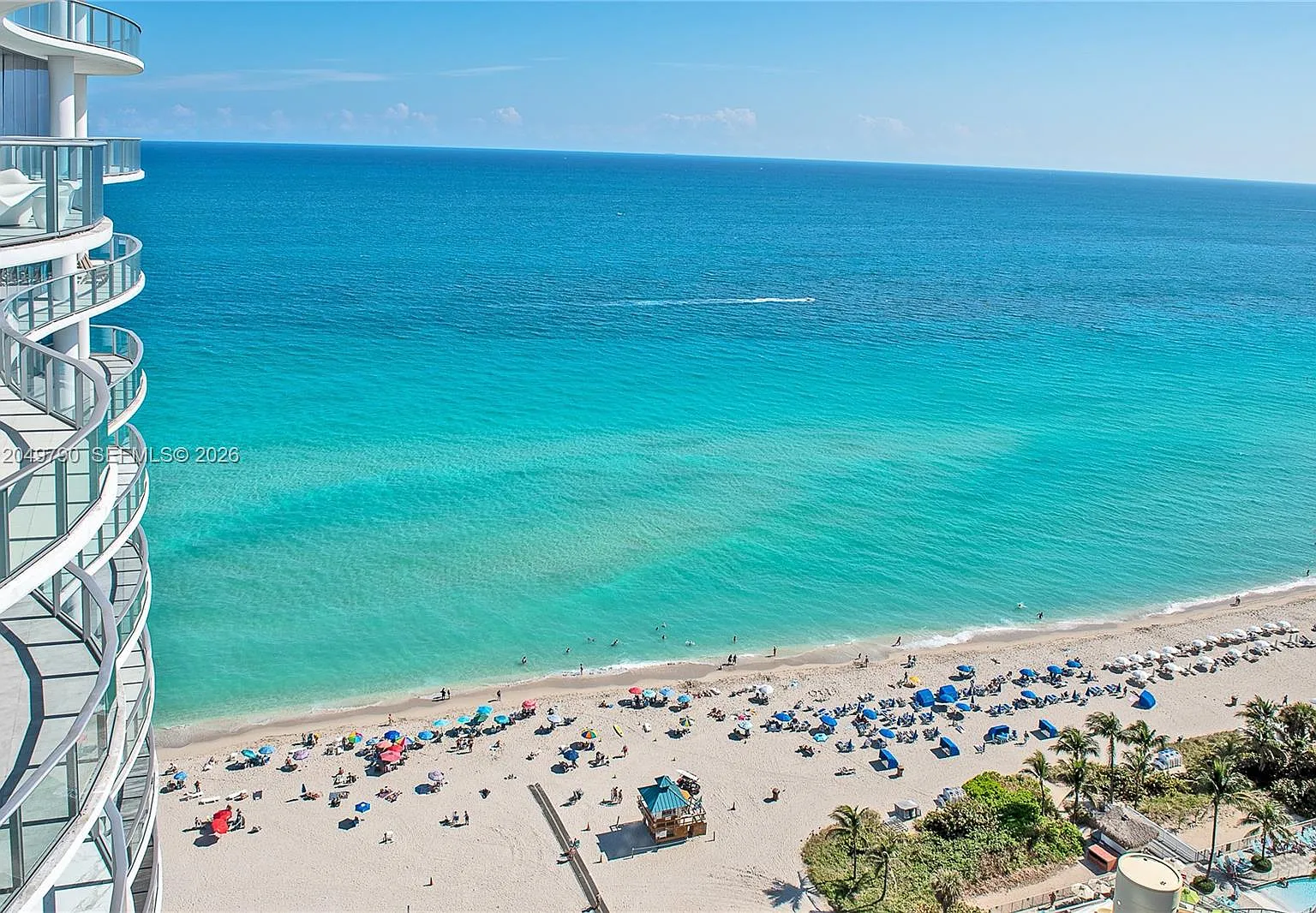 Chateau Beach Condo — Photo 1