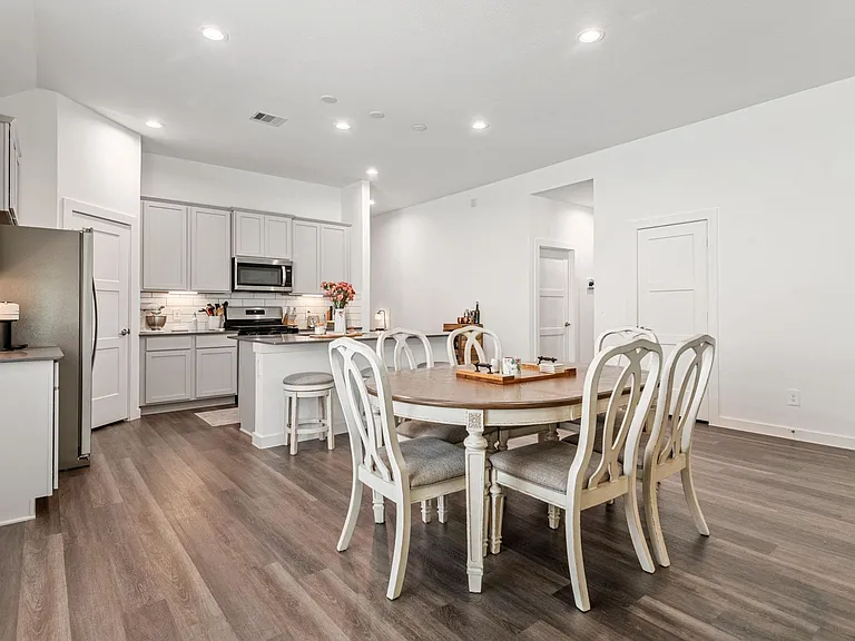 560 Newcomb Hollow Dr — Photo 18