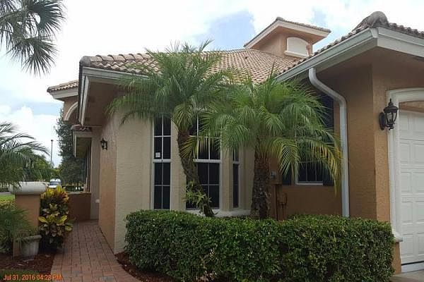 Home For Sale In PARADISE VILLAS