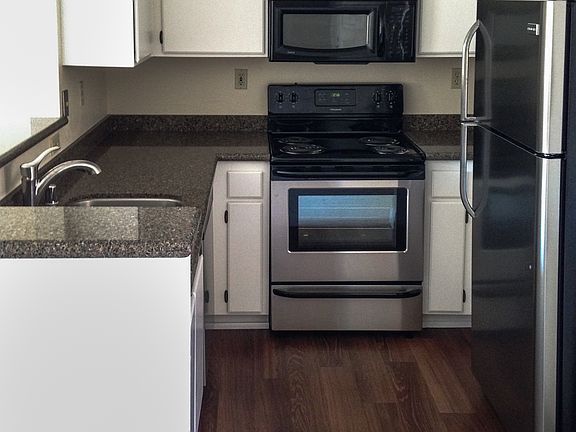 5th image of 2220 Camino De La Reina
