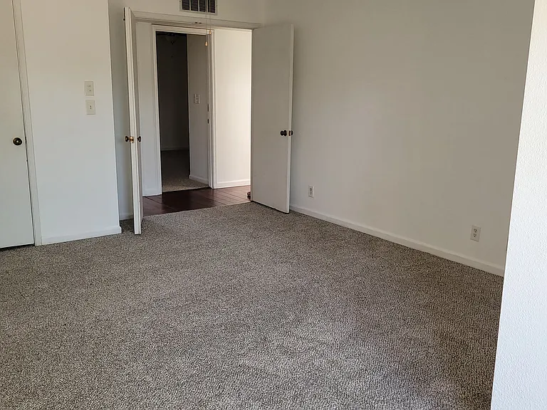 3201 W Christy Dr — Photo 4
