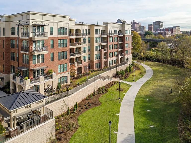 District West — Photo 35