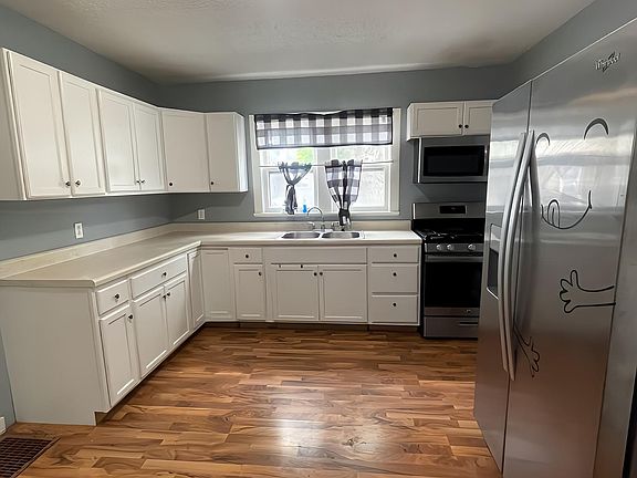 5th image of 601 Bartlett St