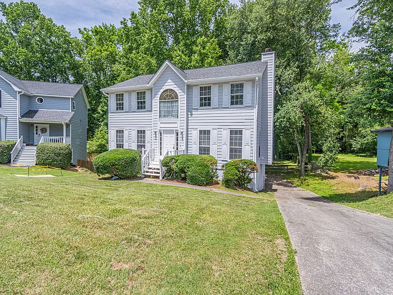 2402 Betsy Ct SW — Photo 2