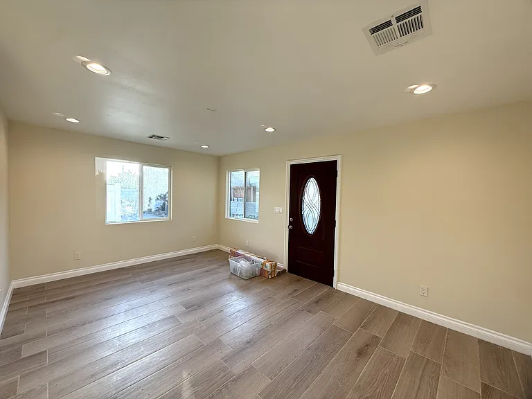 3130 Doolittle Ave — Photo 6