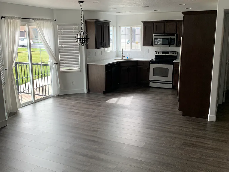 1034 N 740 W — Photo 17