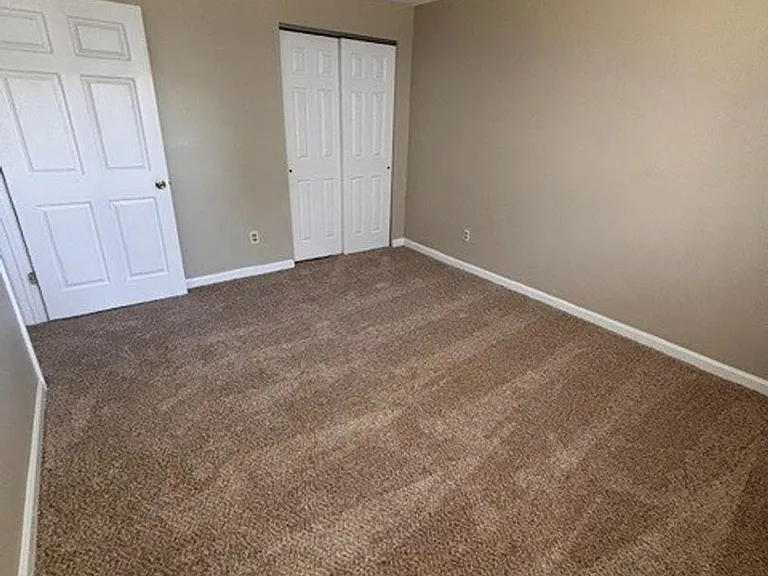 Newbury Apartment Homes — Photo 28