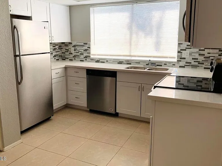1542 W Sahuaro Dr #4 — Photo 5