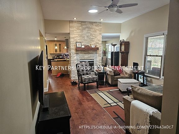4th image of 620 N Sunset Dr