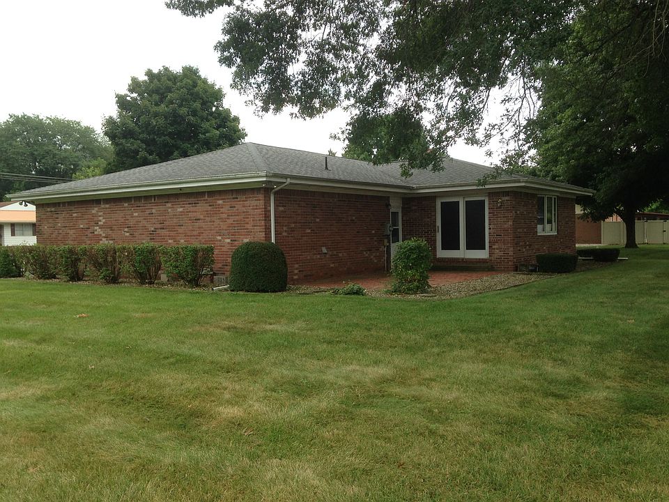 2nd image of 3688 N Walnut Ln