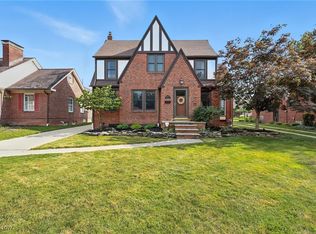 9427 Elsmere Dr, Parma, OH