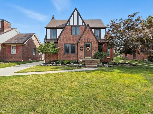 9427 Elsmere Dr, Parma, OH 44130