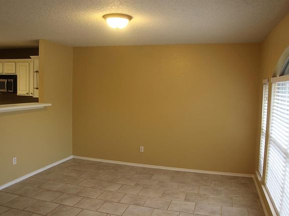 4th image of 1713 Shady Creek Dr
