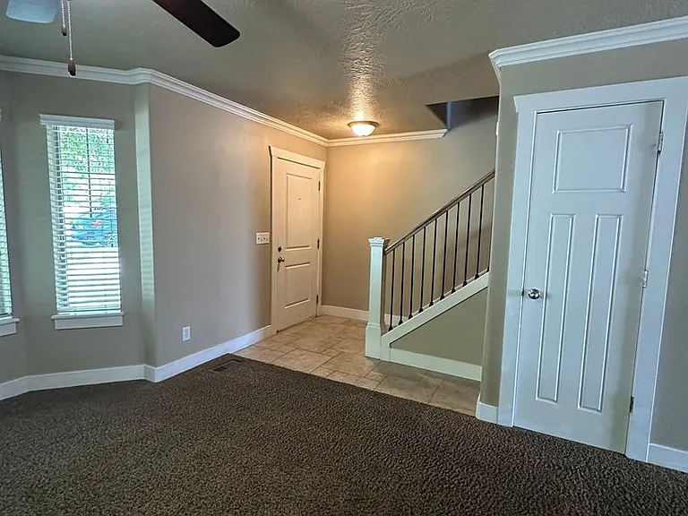1003 N Independence Ave — Photo 23