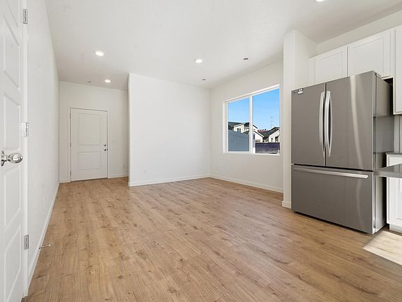 5th image of 3816 Soapstone St