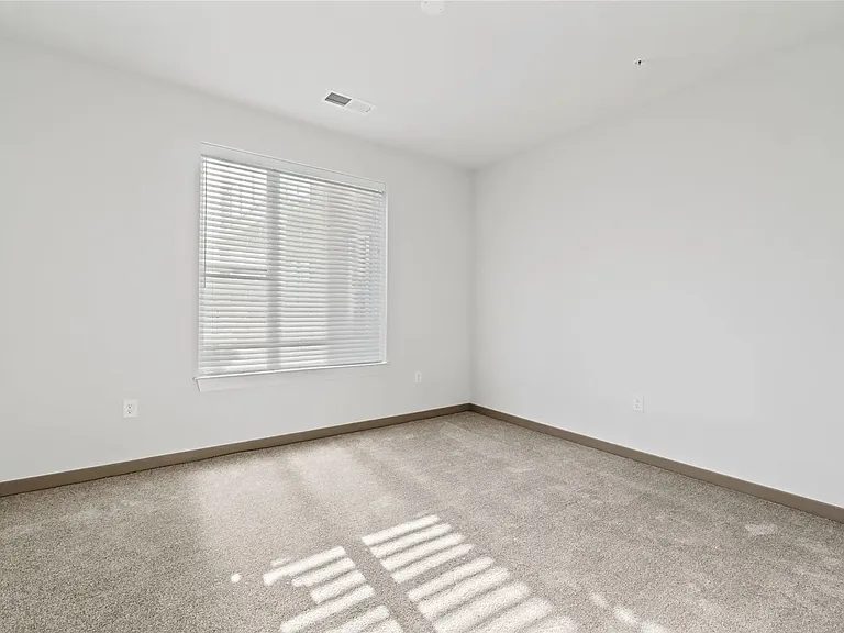 Metropolis Apartments — Photo 16
