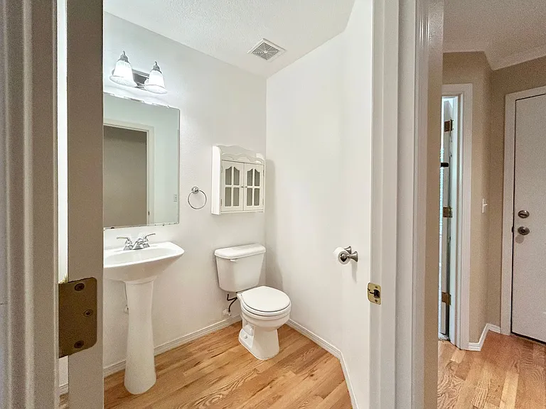 1218 NE Kinney St — Photo 9