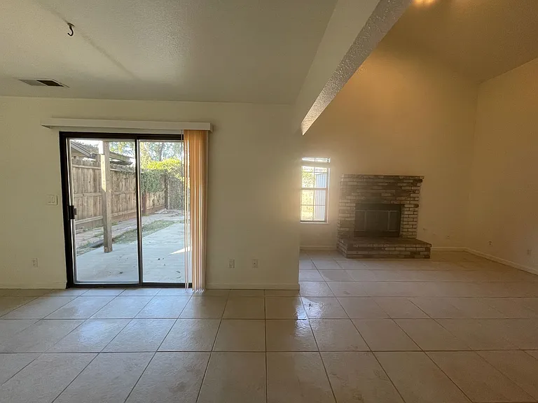 581 Ledwith Ct — Photo 5