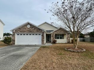 303 Walkens Woods Ln, Jacksonville, NC 28546