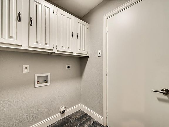 5th image of 1609 Sara Ln