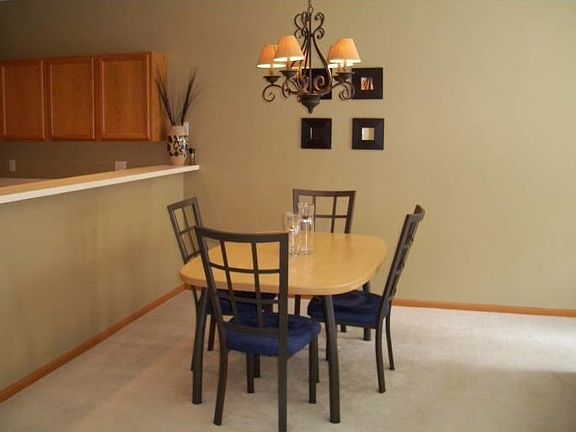 5th image of 368 Willoughby Way W