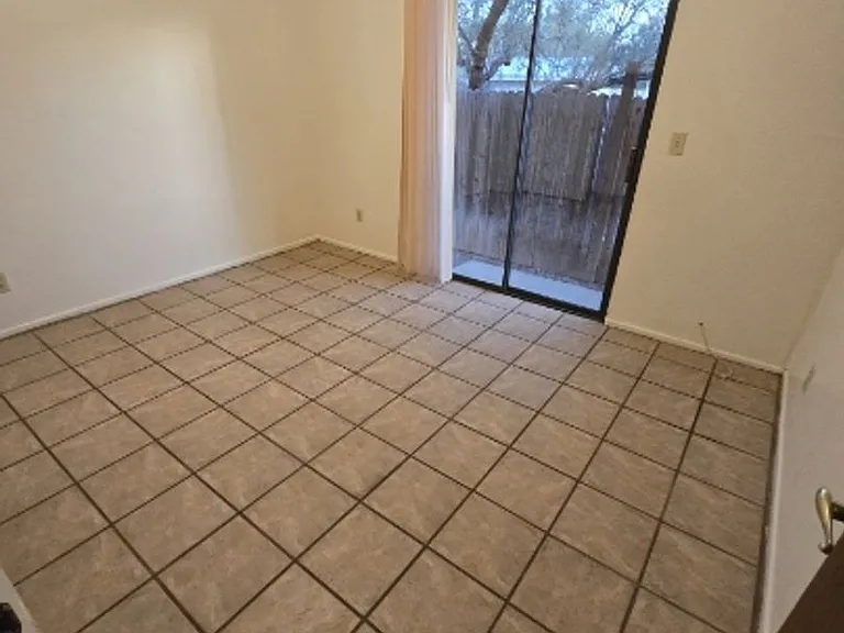 2784 N Columbus Blvd — Photo 14