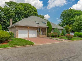 135 Eastlawn Dr, Teaneck, NJ 07666